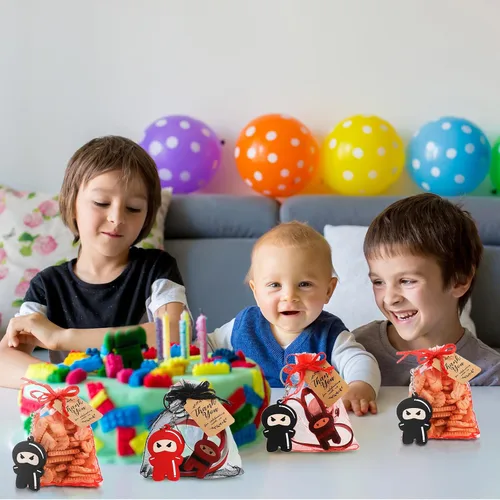 Vista 5 de HyDren 109 piezas de recuerdos de fiesta de ninja para 18 invitados, incluyen Ninja Slingshot Sticky Stretch Toys Llaveros de goma, calcomanías