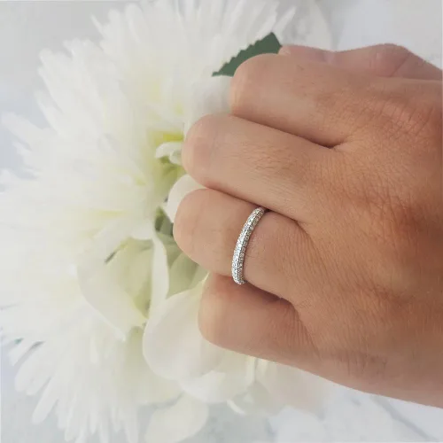 Vista 5 de Dazzlingrock Collection Anillo apilable de 0,25 quilates con diamantes redondos de 18 quilates para mujer, de oro blanco