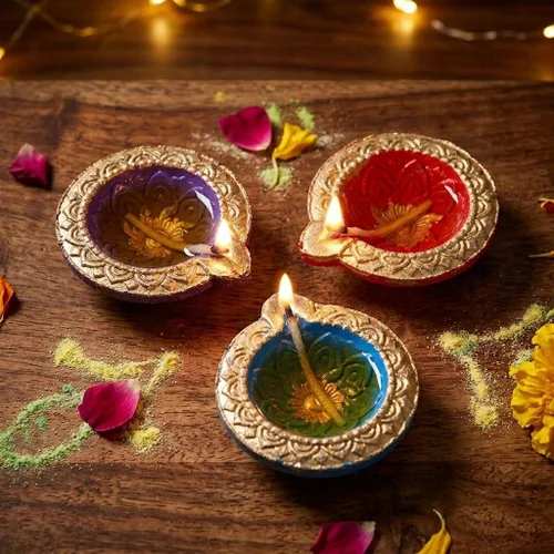 Vista 3 de SATVIK 12 piezas de arcilla multicolor Diya terracota Dia tradicional Puja Vilakku lámpara de aceite natural Mitti Diya luz de té bienvenida Diwali