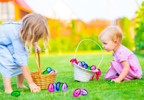 Vista 8 de The Dreidel Company Huevos de Pascua rellenables (paquete de 12) de colores metálicos brillantes con bisagra, huevos de Pascua de plástico a granel