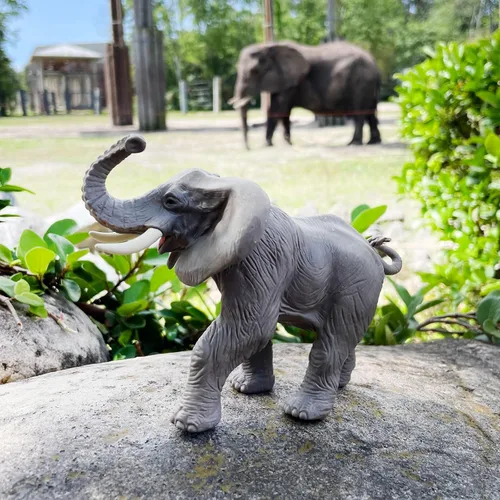 Vista 8 de Safari Ltd. Figura de elefante africano, figura detallada de plástico de 6.25 pulgadas, juguete educativo para niños, niñas y niños a partir de 3