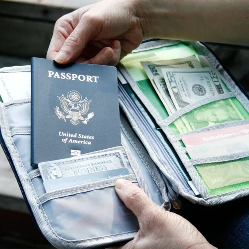 Vista 4 de Wrapables Soporte para pasaporte y documentos de viaje, color rojo