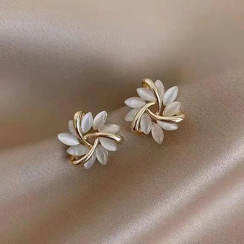 Vista 4 de Pendientes de plata de ley 925 chapados en oro de 14 quilates para mujer, aretes de pétalo de ópalo, exquisitos aretes de mujer adecuados