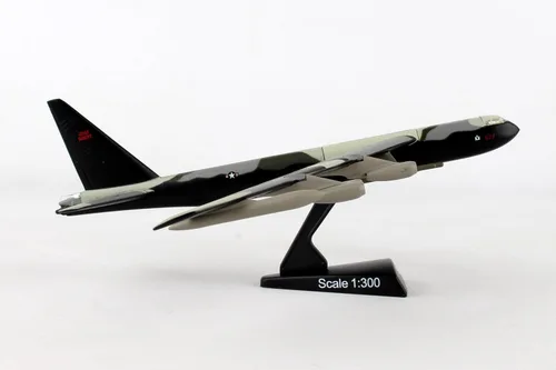 Vista 4 de Daron Worldwide Trading B-52 Stratofortress Vehículo (Escala 1:300)