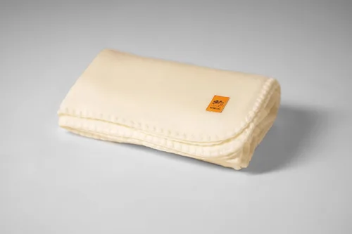 Vista 2 de ALPAKITAS Manta de lana de alpaca, tamaño manta, 64 x 45 pulgadas, cálida y ligera, para sofá, cama o manta para exteriores, color beige