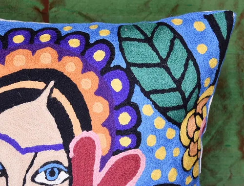 Vista 4 de Frida - Funda de almohada inspirada en el collar de arte mexicano, funda de almohada floral bordada a mano con arte hispano, cojín para silla, cojín