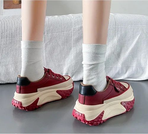 Vista 6 de DXNXIG Tenis casuales suaves de cuero para mujer, zapatos deportivos de plataforma con cordones, antideslizantes, absorben los golpes, elevan