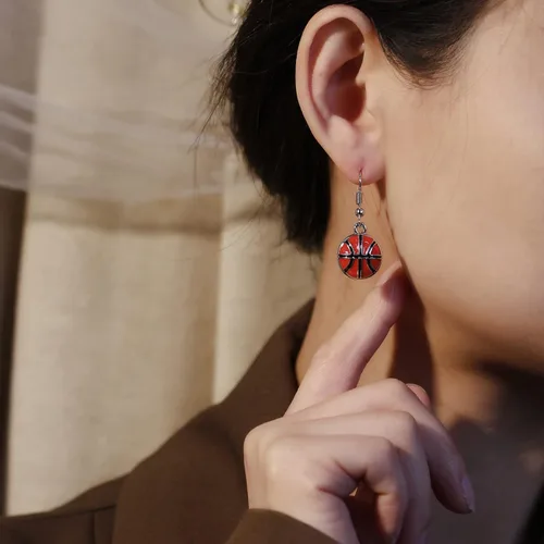 Vista 2 de RUOFFETA Aretes colgantes de pelota deportiva, aretes de fútbol, aretes de baloncesto, aretes de voleibol de béisbol, para mujer, regalo