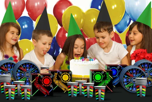 Vista 7 de Juego de suministros de fiesta de cumpleaños con etiqueta láser para platos, servilletas, vasos, vajilla para 16