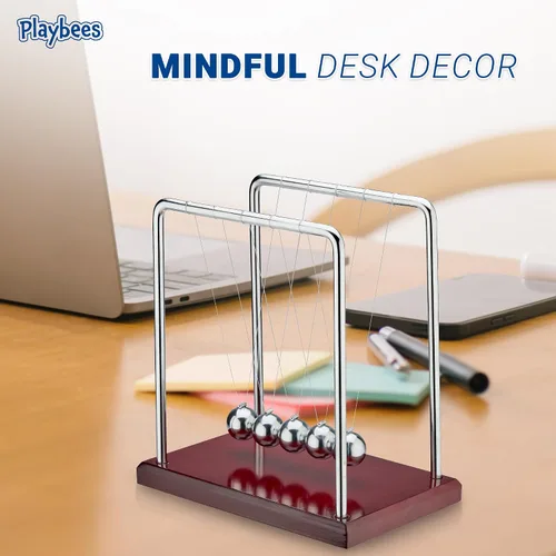 Vista 4 de Newton's Cradle - Bolas de equilibrio de 5 cuentas de juguete de escritorio, base de madera marrón, decoración de oficina, divertido juguete