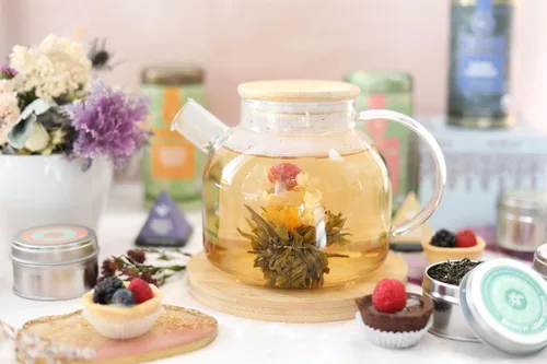 Vista 3 de Teabloom Tetera de vidrio segura para estufa con tapa de bambú (40 onzas/40.6 fl oz) + boquilla de filtro de té de hojas sueltas + 2 tés