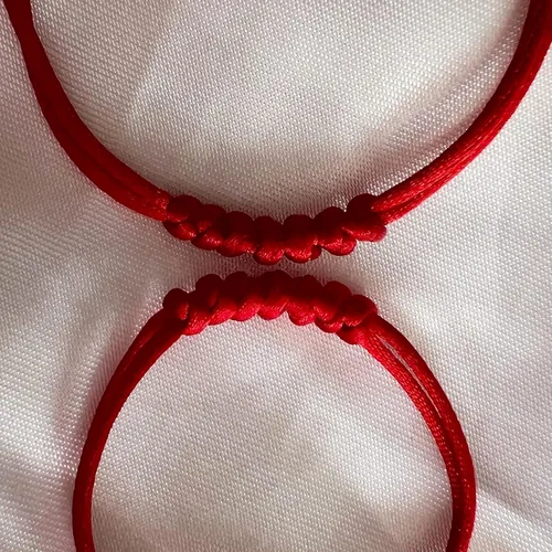 Vista 3 de PHITECUS Pulsera de protección roja para recién nacidoniñabebéniña y niñomamá y yofamilia y yo. Amuleto para niños. Cuerda para la buena suerte