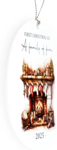 Vista 4 de Adorno familiar 2025, adorno de Navidad de familia de 5 2025, recuerdo de las primeras fiestas juntos, acogedora escena de chimenea, decoración