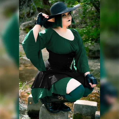 Vista 2 de Vestido medieval élfico irlandés tradicional para mujer, falda de corsé gótico victoriano renacentista (verde y negro, talla S), Verde y negro