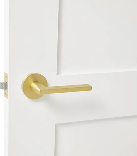 Vista 2 de Explore Hardware Palanca de puerta de paso de latón macizo champán, oro satinado para puertas de pasillo o armario
