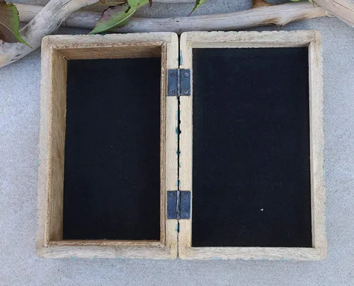 Vista 6 de DharmaObjects Caja de almacenamiento de madera tallada a mano (turquesa, grande)