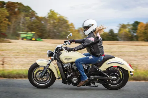 Vista 6 de Kuryakyn Acentos legados para la parte inferior de la pierna para Indian Scout, cromados