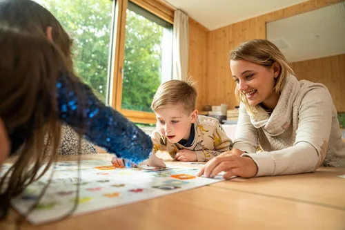 Vista 7 de Concept Kids Animals - Juego cooperativo de adivinanzas de animales para niños. Divertido juego de mesa familiar para niños y adultos, a partir de 4