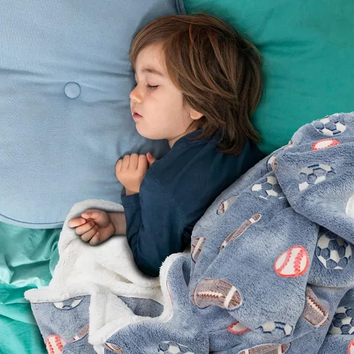 Vista 7 de Manta que brilla en la oscuridad. Manta azul gruesa, acogedora, suave y esponjosa de franela de forro polar para dormir para niños, niños pequeños.