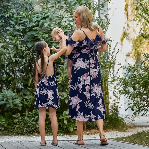Vista 4 de PopReal - Vestidos para mamá y para mi con impresión floral hombro frío volante sin espalda correa mameluco playa vestido a media pierna de verano