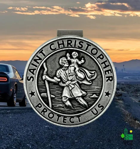 Vista 2 de VILLAGE GIFT IMPORTERS Medalla redonda de San Cristóbal Santo patrón de viajeros y automovilistas Clip de metal para visera de automóvil