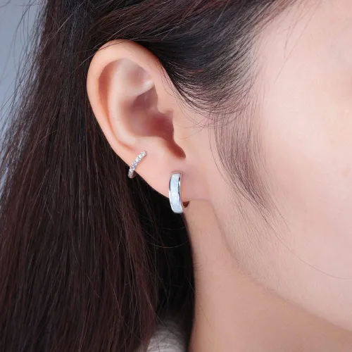 Vista 192 de CiNily Aretes Huggie de ópalo con bisagras, chapados en oro, hipoalergénicos, pequeños aretes de aro para mujeres, adolescentes, niñas, hombres