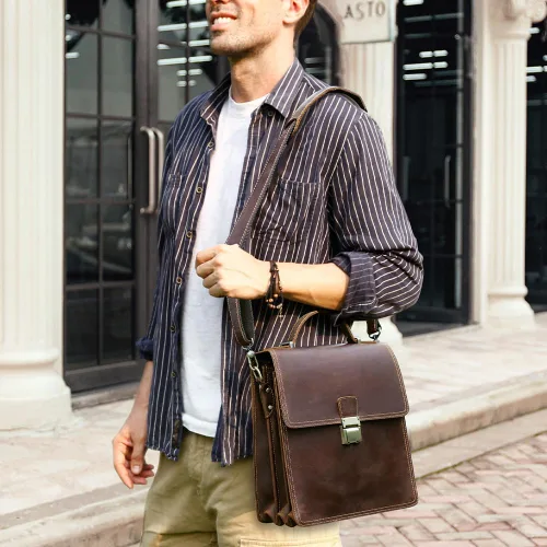 Vista 2 de Contacts Bolso bandolera pequeño de cuero de grano completo para hombres con candado, maletín de viaje, bandolera, Cerradura marrón