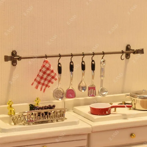 Vista 5 de iLAND Accesorios para casa de muñecas a escala 1/12, decoración de casa de muñecas de mini barras de cortina, perchas de cocina para casa de muñecas