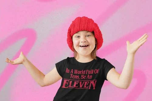 Vista 2 de Expression Tees in A World Full of Tens, Be an Eleven Racerback - Camiseta sin mangas para mujer