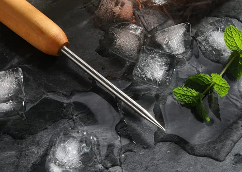 Vista 7 de New Star Foodservice Picador de hielo de acero al carbono con mango de madera dura, trituradora de hielo de 7.5 pulgadas, herramienta de bar