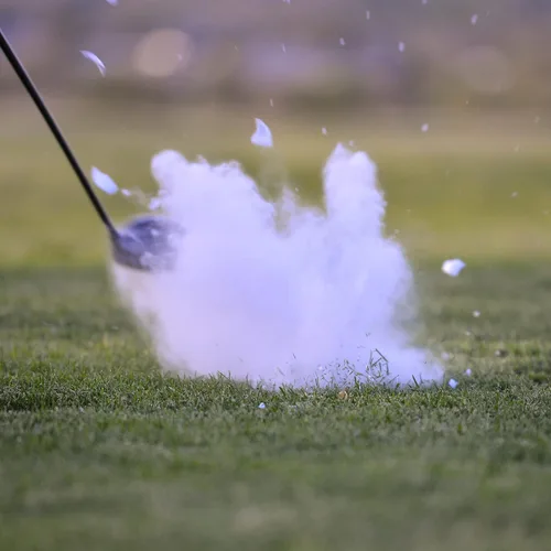 Vista 4 de Pelotas de golf explosivas: paquete de 3 bromas y revelación de género