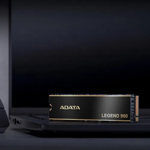 Vista 8 de ADATA Legend 960 2TB PCIe Gen4 x4 NVMe 1.4 M.2 SSD interno para juegos hasta 7,400 MB/s (ALEG-960-2TCS)