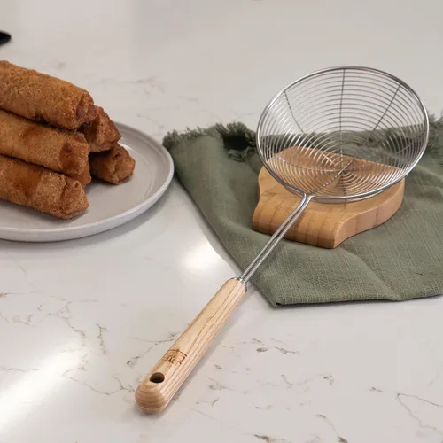 Vista 22 de Joyce Chen Kitchen Spider Strainer - Cesta de alambre de acero inoxidable de 7 pulgadas con mango de bambú resistente al calor