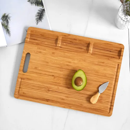 Vista 6 de Vaiyer Tabla de cortar de madera de bambú para cocina, con 3 compartimentos integrados y ranuras para jugos, bloque de carnicero, tabla de cortar