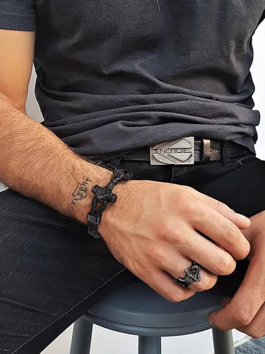 Vista 2 de Bandmax Pulsera trenzada de cuero negro para hombre con colgante gótico punk, pulsera de cuero con hebilla de acero inoxidable, paquete de regalo
