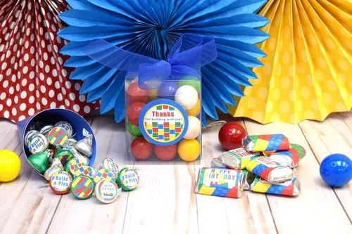 Vista 2 de Kit de calcomanías para fiesta de cumpleaños de bloques de construcción y ladrillos, 429 piezas, incluye 60 calcomanías circulares de 2 pulgadas