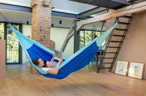 Vista 5 de LA SIESTA Hamaca Moki XXL para familia y niños, juego en interiores y exteriores, materiales fáciles de limpiar, algodón súper suave, a partir de 3