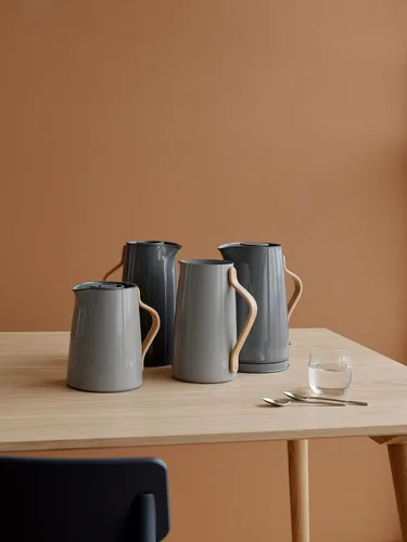 Vista 2 de Stelton Emma - Jarra de café al vacío, inserto térmico de acero inoxidable de 1.2 L, jarra aislada de doble pared, tetera y recipiente para bebidas