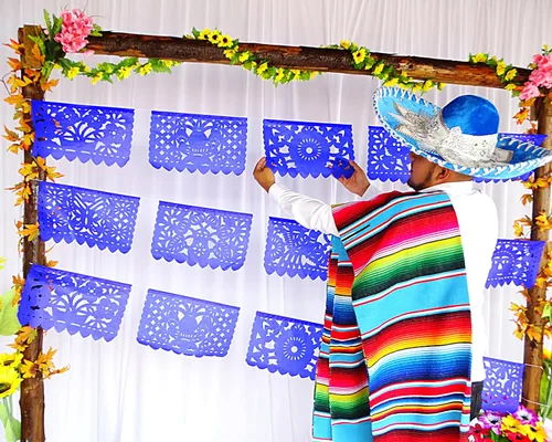 Vista 7 de Cartel de papel picado azul mediano, suministros de fiesta, banderas mexicanas azul rey, guirnaldas de papel perfectas para cumpleaños, despedida