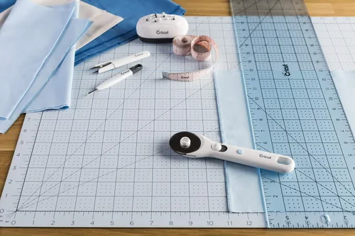 Vista 5 de Cricut Alfombrilla de corte autorreparable – Alfombrilla para uso con cuchillo TrueControl, cortador giratorio, cuchillo de manualidades, cuchillo