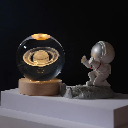 Vista 2 de Luz nocturna LED de bola de cristal, sistema de la Vía Láctea, lámpara de noche de cristal grabada en 3D con base de madera, carga USB