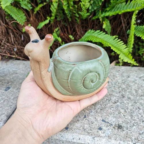 Vista 6 de Ceramic Animal Snail Shaped Flower Pot - Unique and Charming Home Decor (5.9" Bronze)