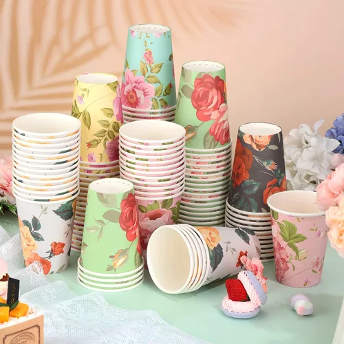 Vista 7 de Patelai Paquete de 150 vasos de papel de Navidad de 9 onzas, tazas de café desechables de arcoíris pastel con diseño de Papá Noel, muñeco de nieve