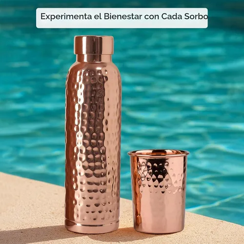 Vista 4 de Juego de 2 botellas de agua de cobre con vasos, botellas de cobre puro con acabado martillado de 34 onzas con vasos para beber, recipiente a prueba