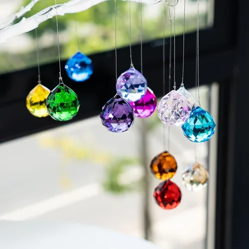 Vista 10 de HDCRYSTALGIFTS 12 atrapasoles de bola de cristal transparente, 1.18 pulgadas, cristales colgantes de prisma Feng Shui, lámpara colgante de gota