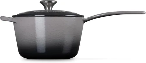 Vista 4 de Le Creuset - Cacerola esmaltada con firma de hierro fundido, 2.25 cuartos de galón, Ostión