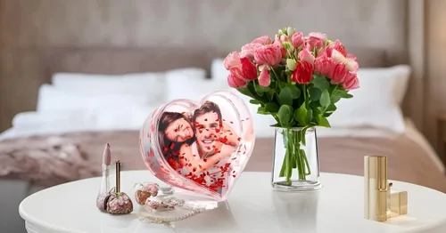 Vista 5 de Marco de Fotos de Purpurina Líquida de Mejores Amigos de Acrílico Flotante Personalizado con Efecto de Globo de Nieve Lindo Marco Familiar de Pareja