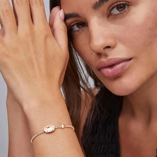 Vista 2 de Kendra Scott Grayson - Pulsera elástica de cristal, joyería de moda para mujer
