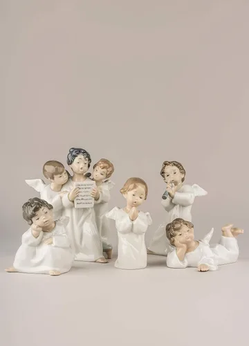 Vista 5 de LLADRÓ Figura de ángel acostado. Figura de ángel de porcelana.