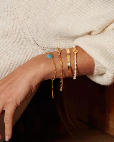 Vista 2 de Pulsera de cadena de oro de 18 quilates con perlas diminutas de la suerte de ojo turco turquesa conjuntos de pulseras de eslabones minimalistas